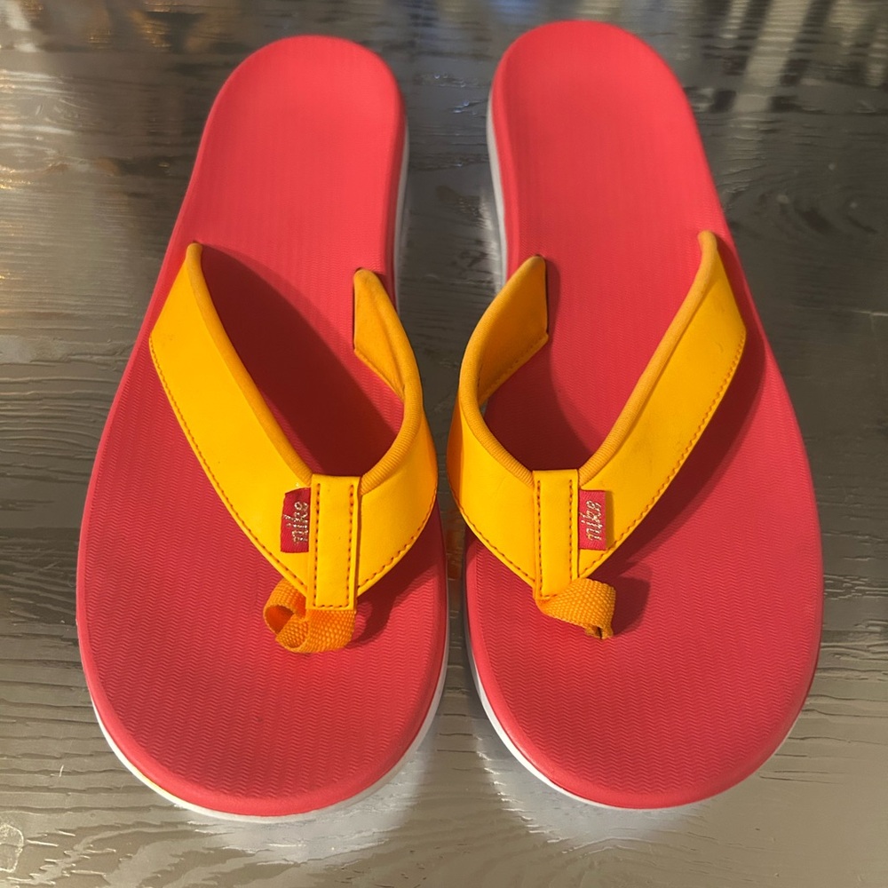 Never worn Nike flip flops